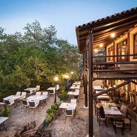 Enagron Ecotourism Village Aparthotel 3*